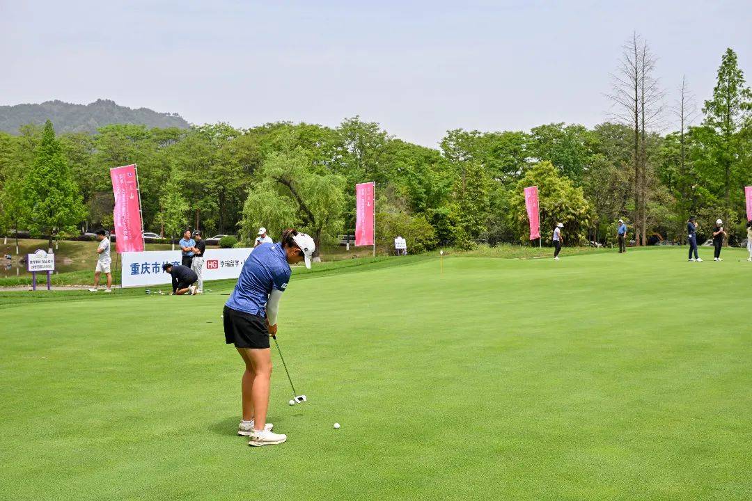 2025重庆女子高尔夫公开赛：精英对决，挥杆南岸