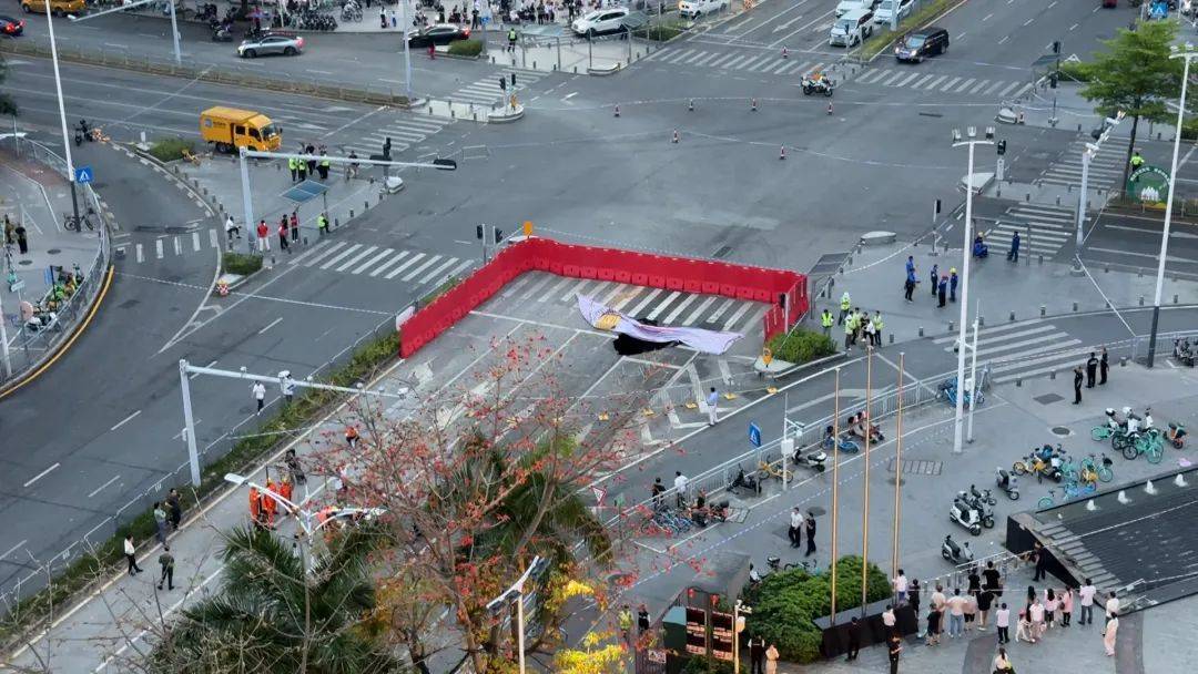 深圳一道路发生路面坍塌,官方回应来了 深圳一道路发生路面坍塌,官方回应来了