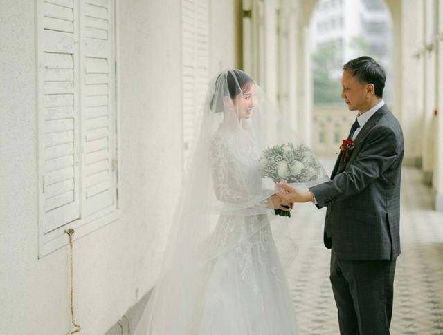 恭喜TVB知名金童玉女今日大婚新娘子情绪激动两度落泪DB电竞下载(图2)