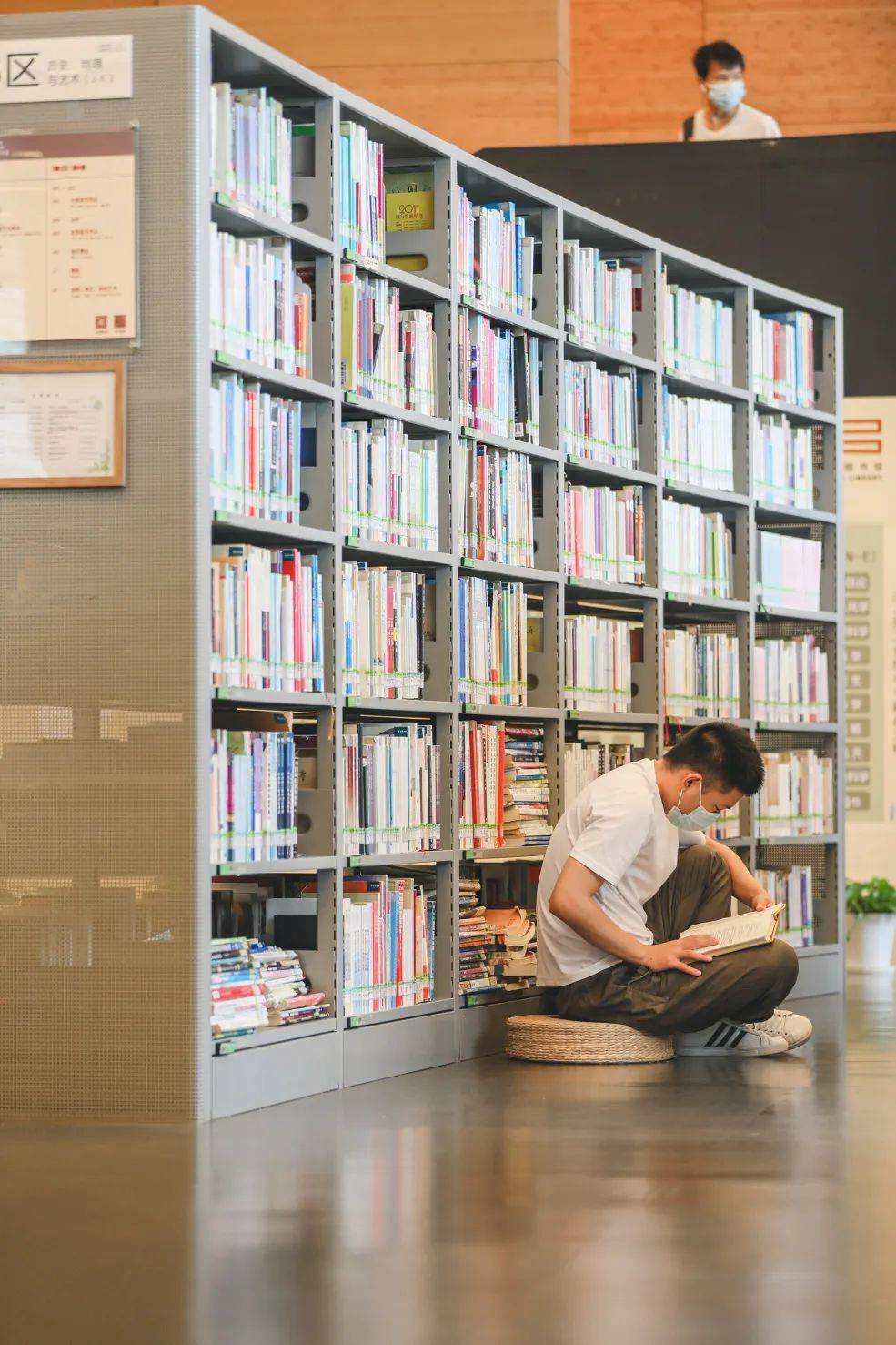 在图书馆遇见时光慢递 ·「宝安看书指南」