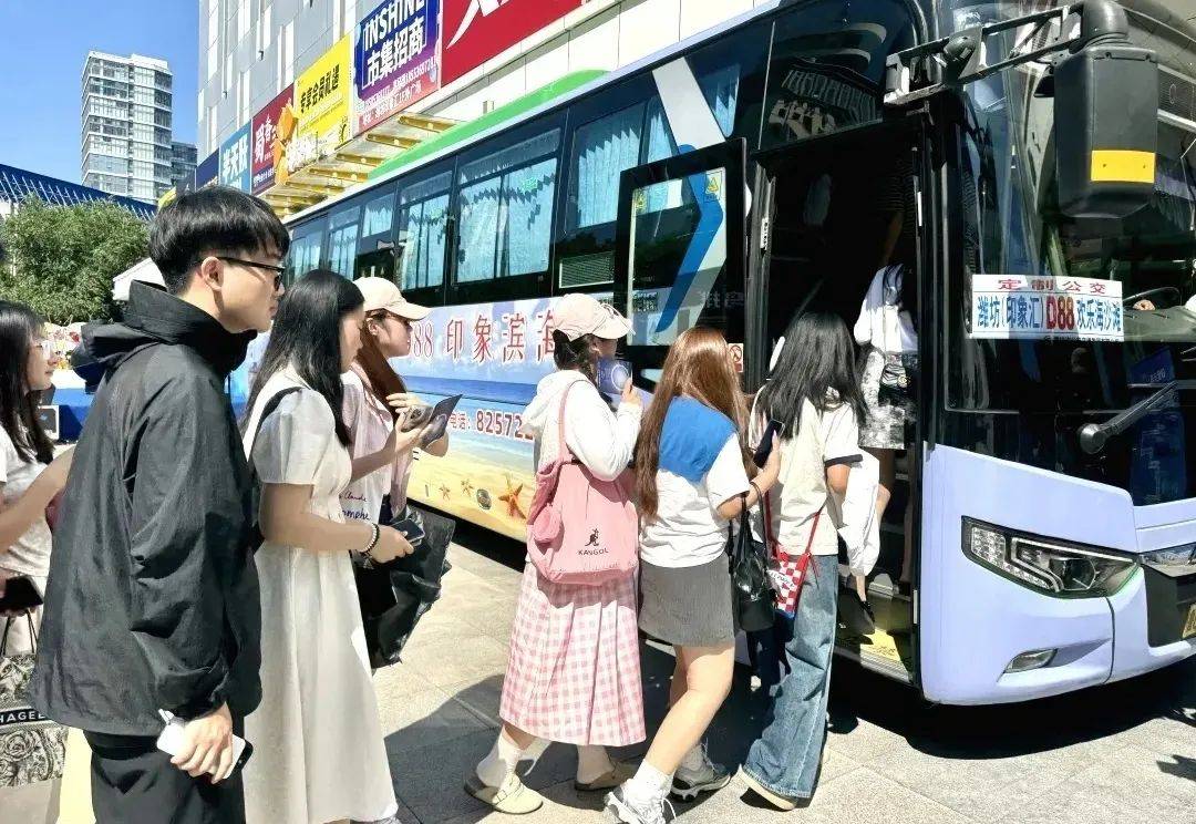 “小车轮”托起“大民生”潍坊公交创新服务助星空体育力便捷出行(图5)