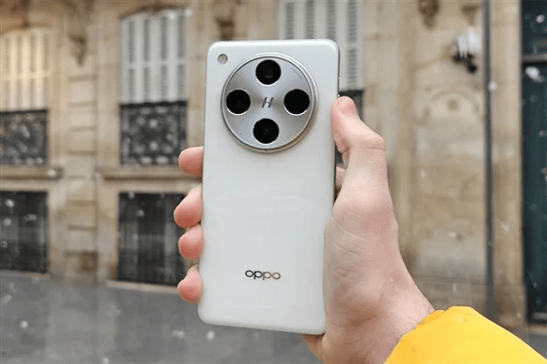OPPO Find X9 Pro首曝：四摄双潜望调整为三摄单潜望