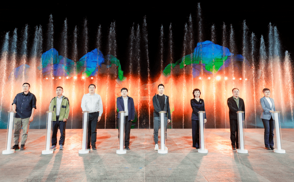 济南市政府副市长任广锋,融创中国北京区域总裁孙喆一,济南市政府副