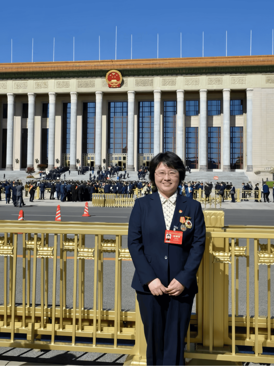 万代红:以赤诚为灯,点亮教育星河