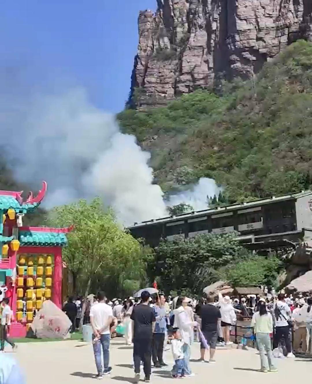 游客在浴室里吸烟并引起火,亨南的一个好地方