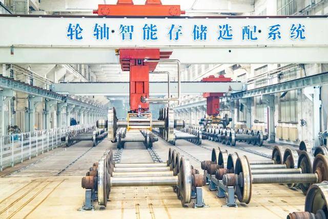 4台AGV智能小车成为铁路职工的专属“快递员”