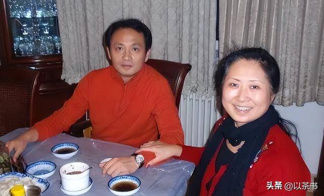 61岁丁志诚现状：住所和前妻相隔200米未再婚，摇身一变成女儿奴