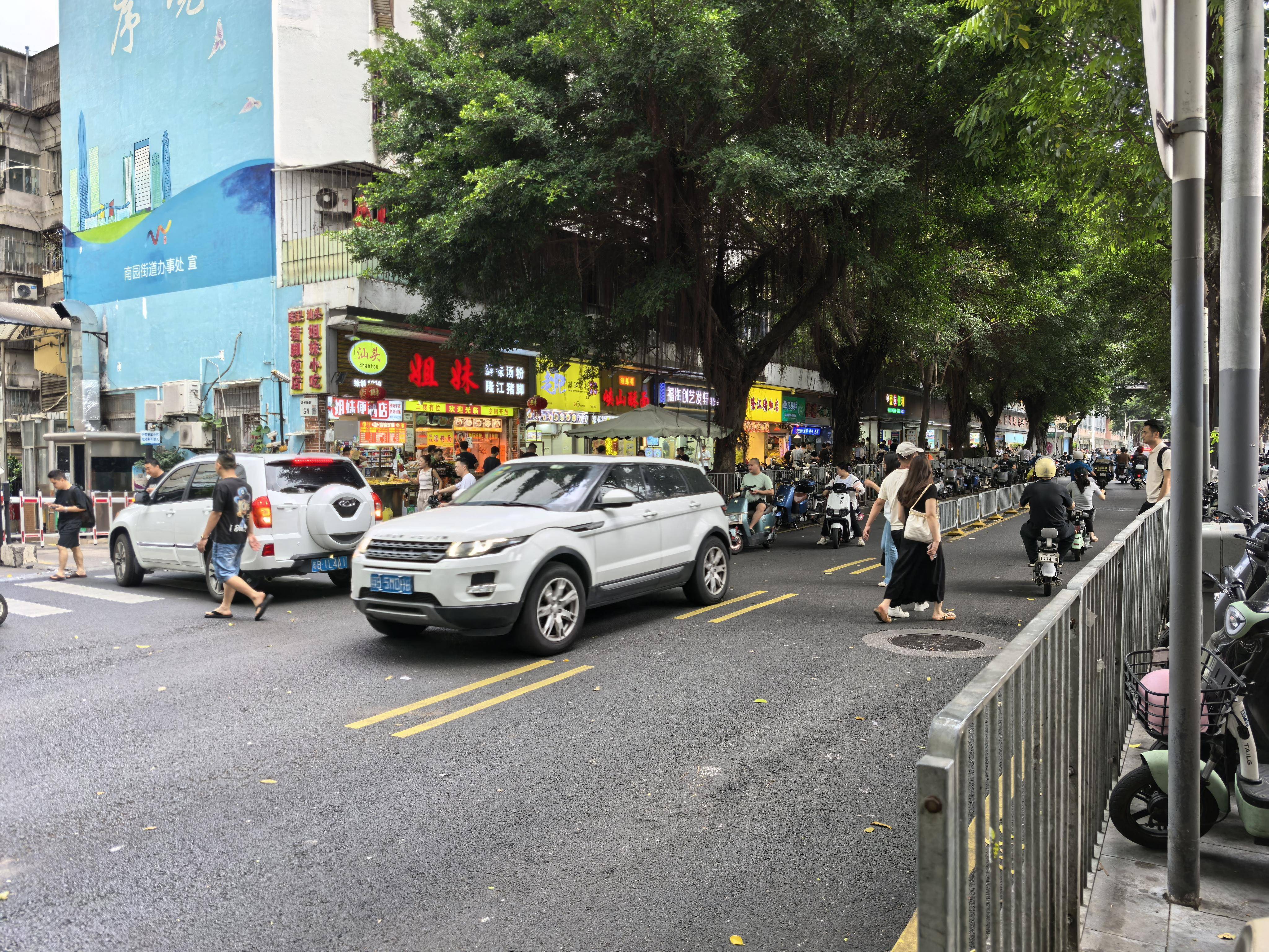 罗湖翠竹路垃圾桶边散落杂物很“碍眼”九游娱乐官网(图5)