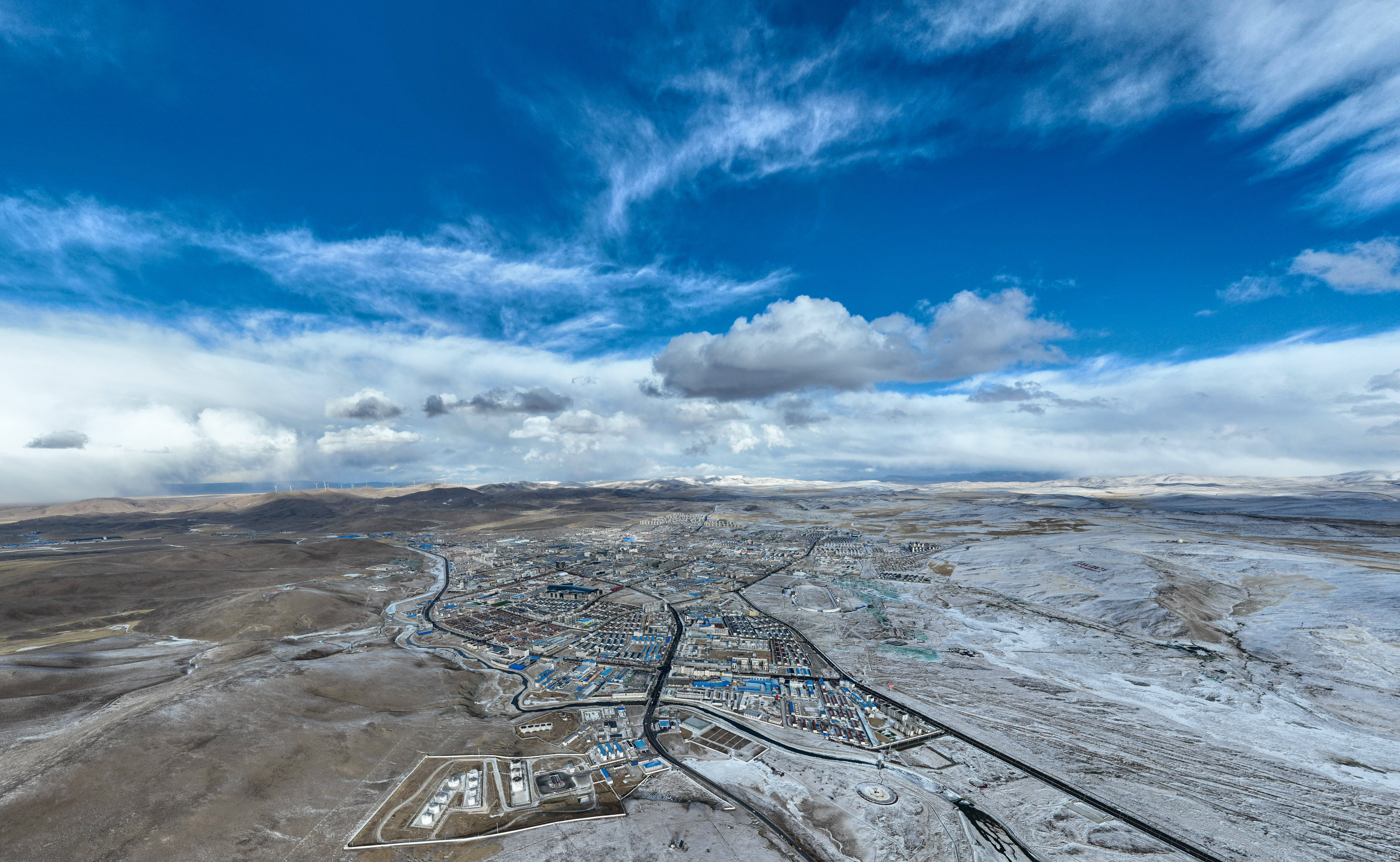 2025年2月12日拍摄的那曲市城区