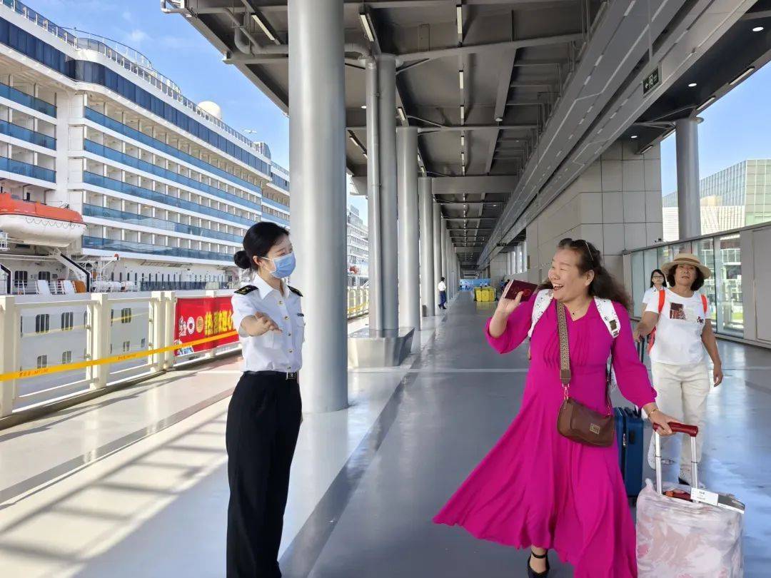 展凤凰联盟app播56 巾帼岗位风采：厦门邮轮港海关旅检现场(图1)
