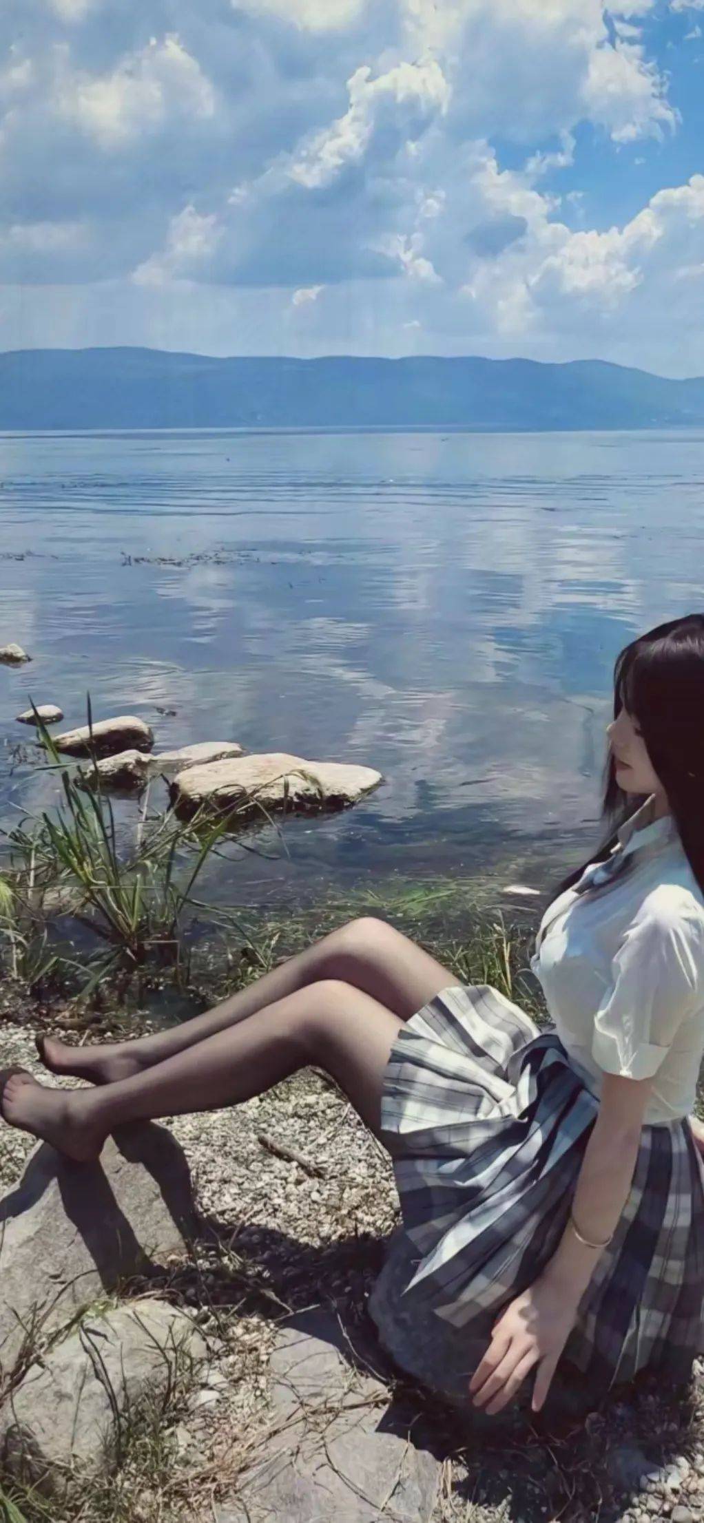 腿控 春风拂槛露华浓