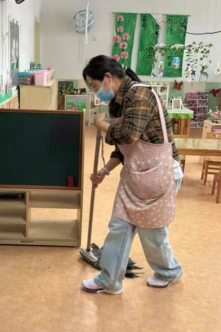 保育员半日跟班活动_幼儿园保育员跟岗交流_幼儿园进餐护理