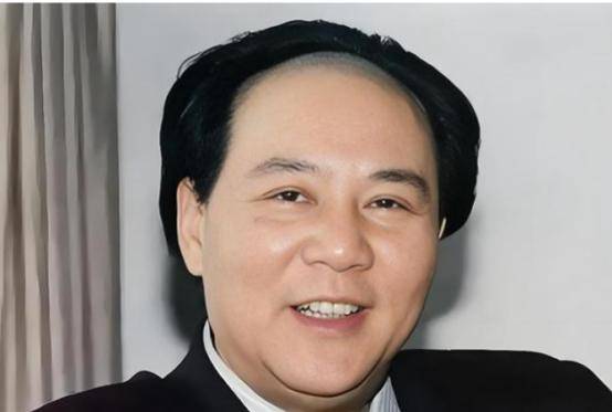 1983年杨尚昆见到古月后，气愤不已：毛主席可不是你这个样子的！