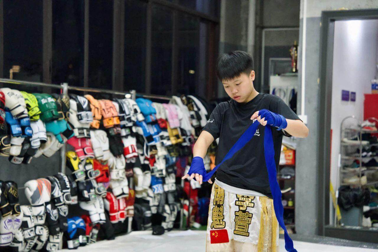 武江少年闪耀粤港澳自由搏击赛，韶关首金双冠王诞生