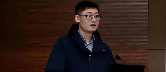 原创             解放军智能技术专家冯旸赫，下班后意外死亡，外媒：中国再遭重创