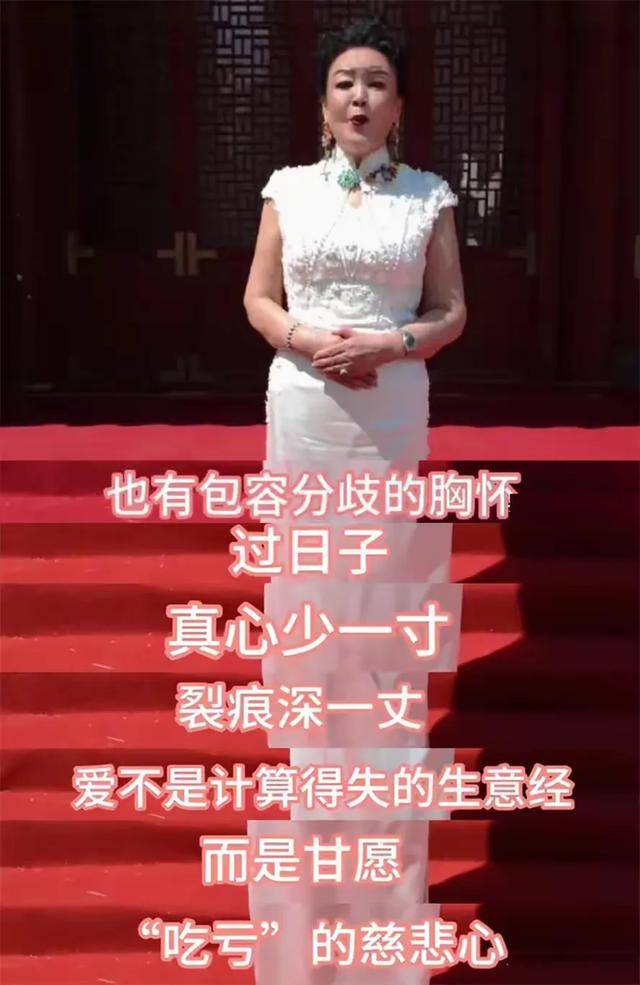 汪小菲父亲出席婚礼，大佬范十足全程笑脸，对马筱梅这儿媳很满意