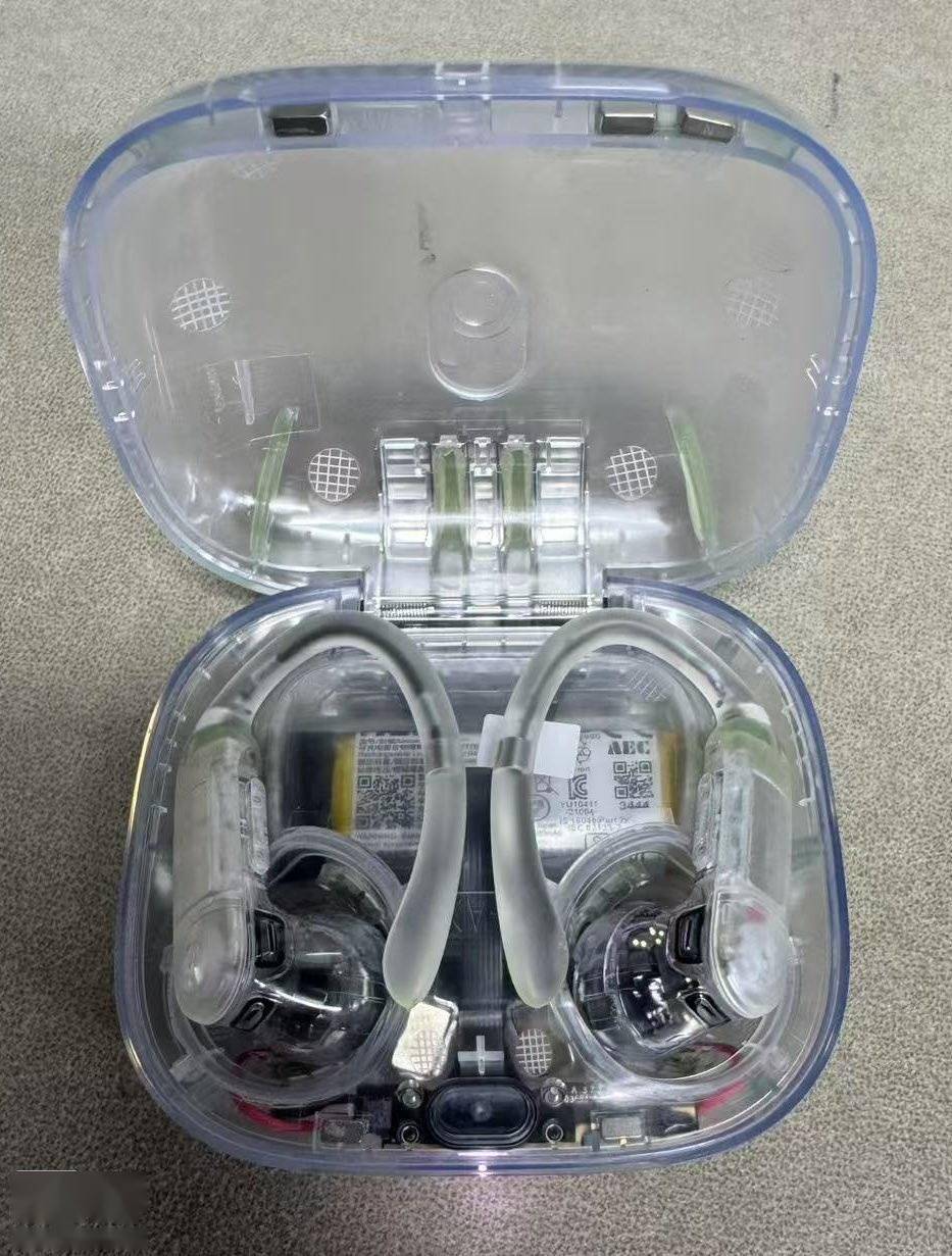 苹果 Powerbeats Pro 2 耳机透明设计原型曝光，内部构造清晰可见