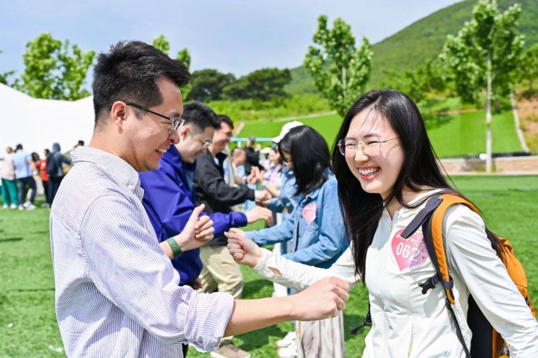 一场联谊18对牵手成功