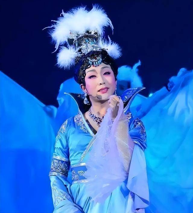 "反串歌星"李玉刚,一手好牌打得稀烂,梅葆玖:死不原谅