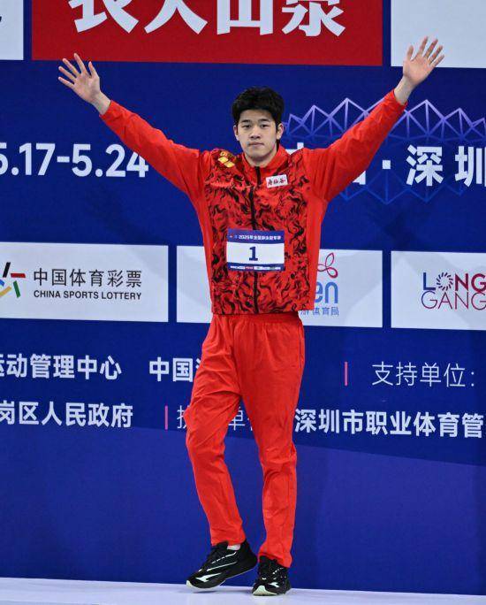 2025全国游泳冠军赛：潘展乐领衔男子200米自由泳，李冰洁破纪录夺冠