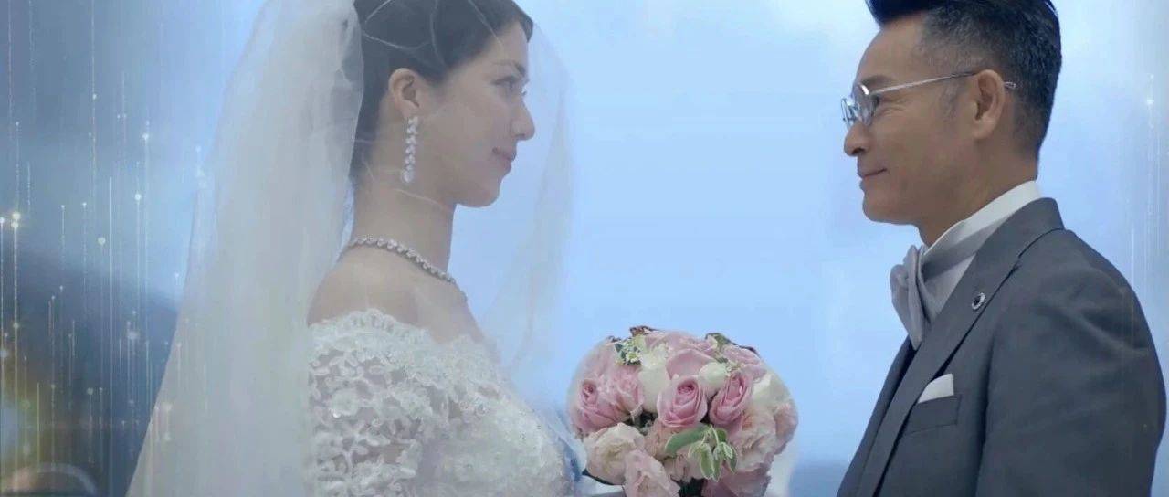 郭晋安为教球狂练肌肉，亲授港姐庄子璇网球技巧，膝伤未愈受影响