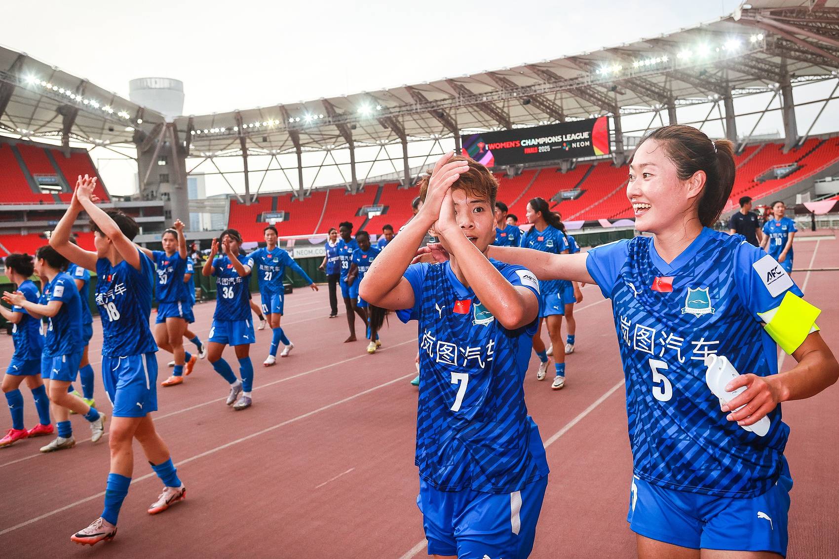 阳光正好，晋级趁早，武汉江大女足亚冠半决赛淘汰越南班霸率先晋级