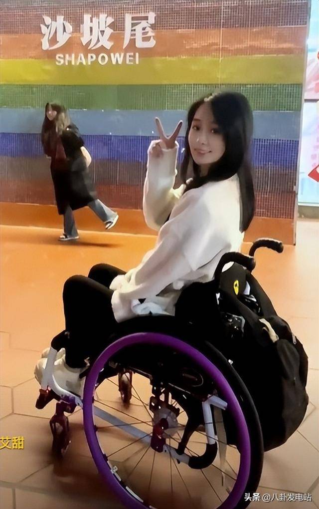 高位截瘫女孩怀孕后续,坐轮椅带娃,粉丝受不了:孩子他爸是谁?