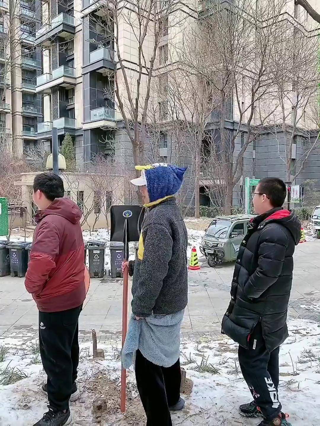 乡村爱情谢广坤你在zuo妖我铁锹战神王老七第一大弟子给你头发铲光