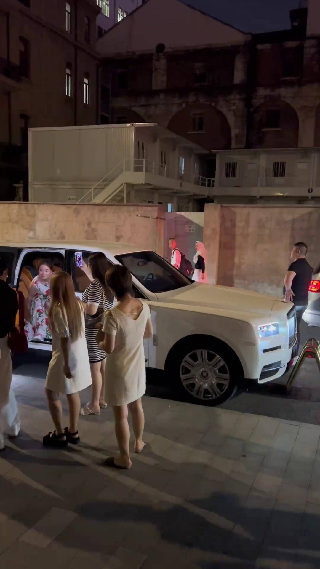 上海富婆的拼单日常劳斯莱斯库里南上海名媛 上海名媛拼团 劳斯莱斯