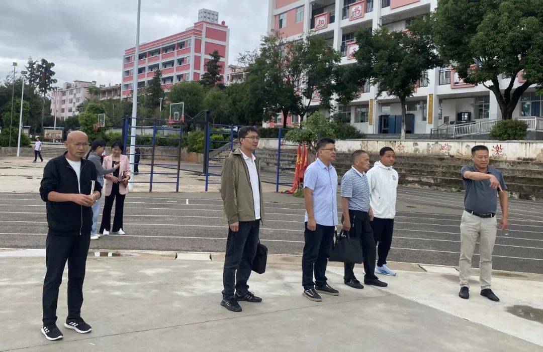 华宁县政协对整合学校资源集中办学开展调研