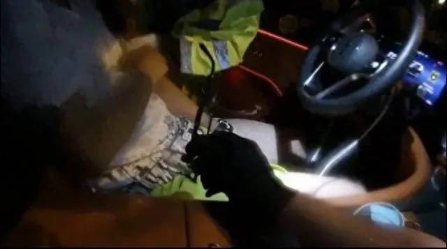 男子喝3斤白酒后开“智驾”上高速，被查后狡辩称“用自动驾驶不算开车”