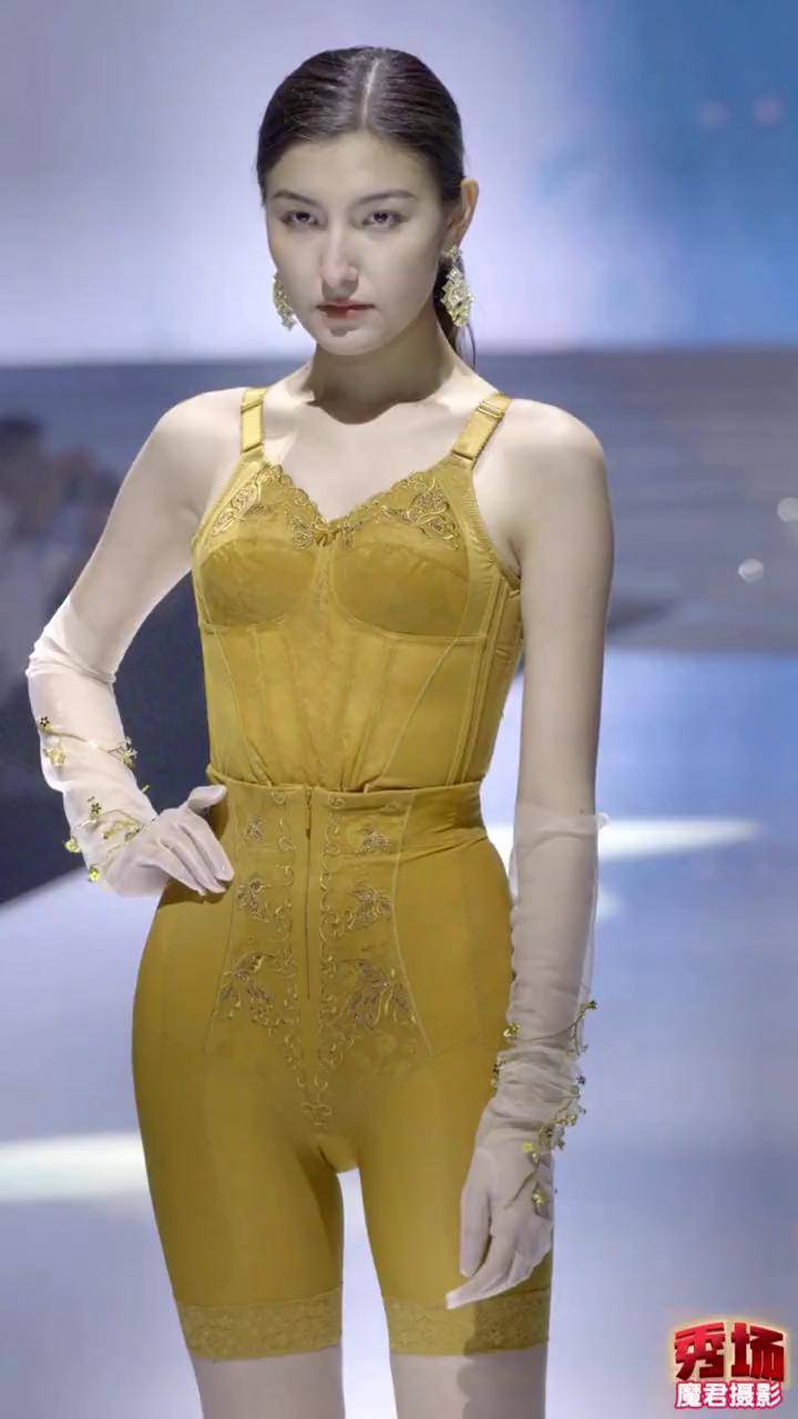 内衣展秀场超高颜值模特 艺术在抖音