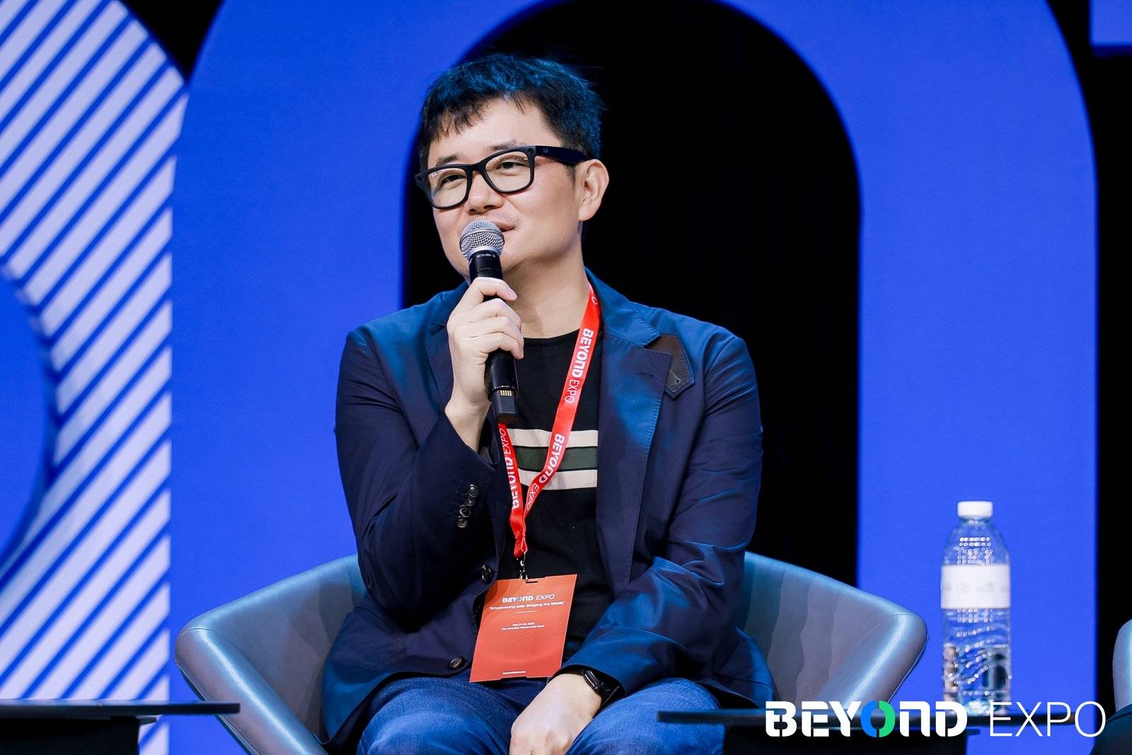 作为嘉宾之一的猎豹移动董事长兼ceo,猎户星空董事长傅盛,从研发实践