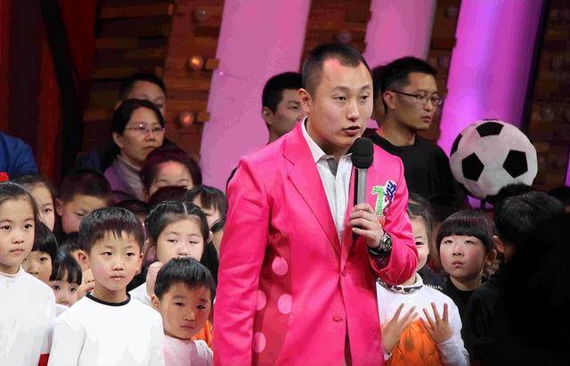 央视主持人黄炜吐槽女儿辅导班,4岁半听天书,1小时半580太坑爹