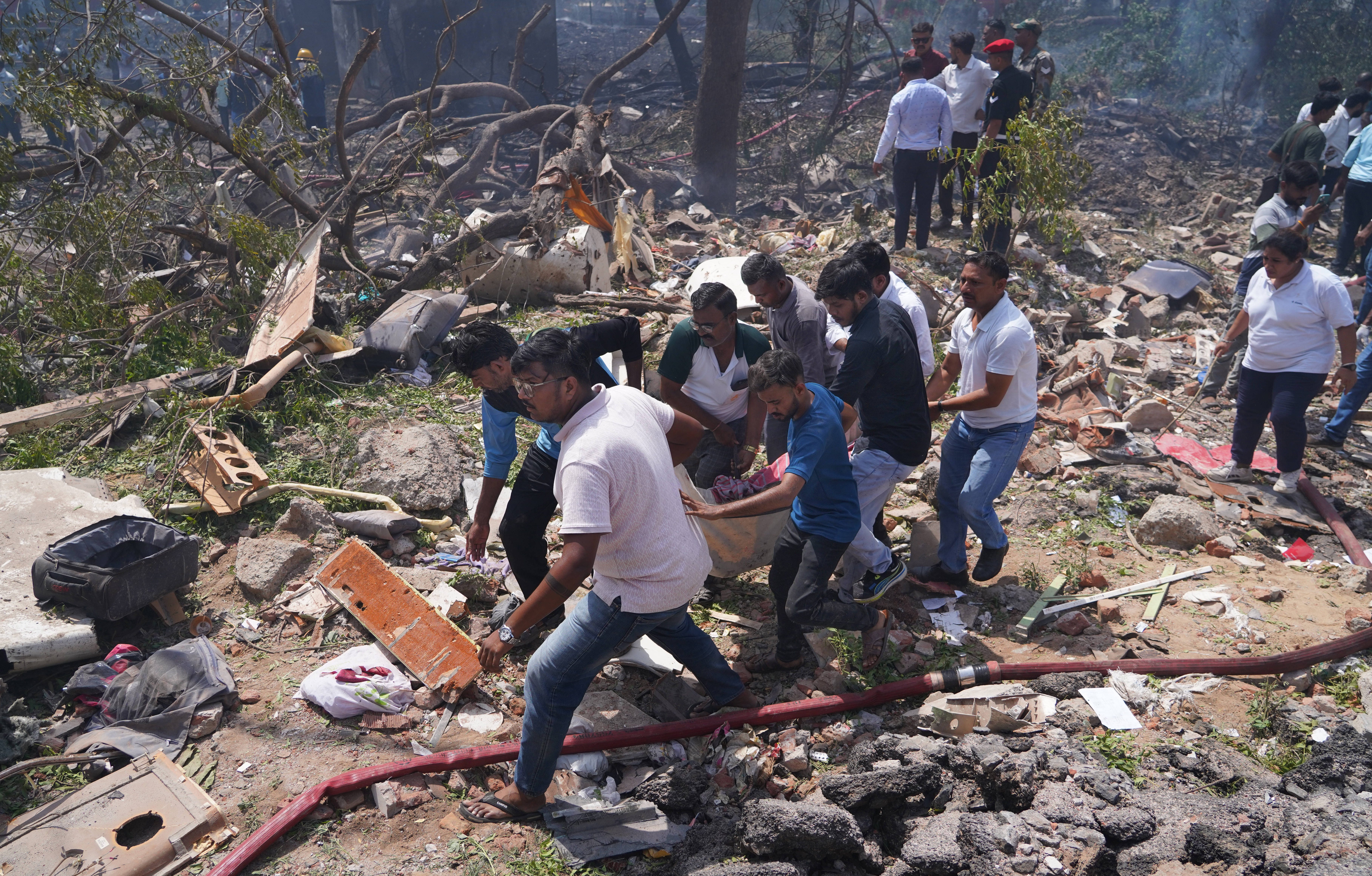 印度空难至少265人遇难 生还者:起飞后不久听到巨响