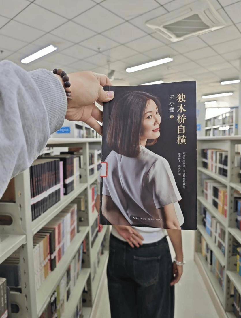 新闻报道| "书脸秀"摄影大赛获奖名单和作品出炉啦!