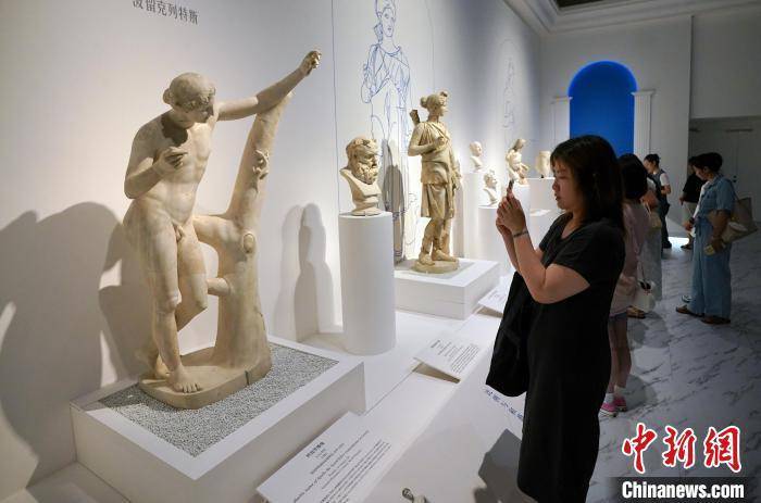 “文明的史诗：来自地中海的古典雕塑艺术”展吸引民众观展_“文明的史诗：来自地中海的古典雕塑艺术”展吸引民众观展_