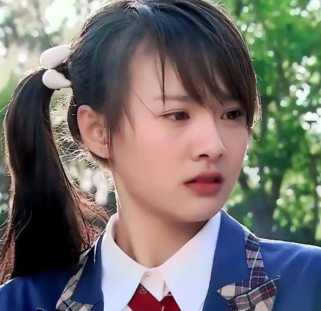 被广电总局点名封杀4年后,郑爽美国生活现状被曝,不止负债累累