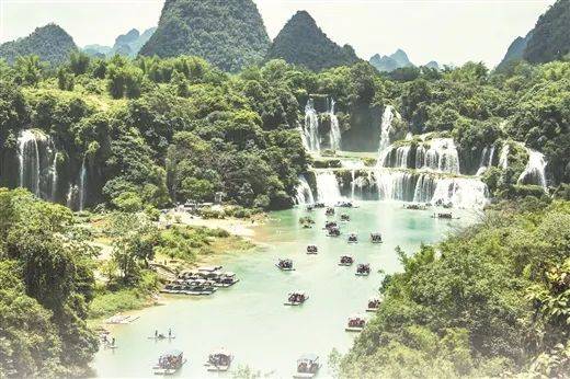 _边关引客如潮 国门游热力十足_边关引客如潮 国门游热力十足