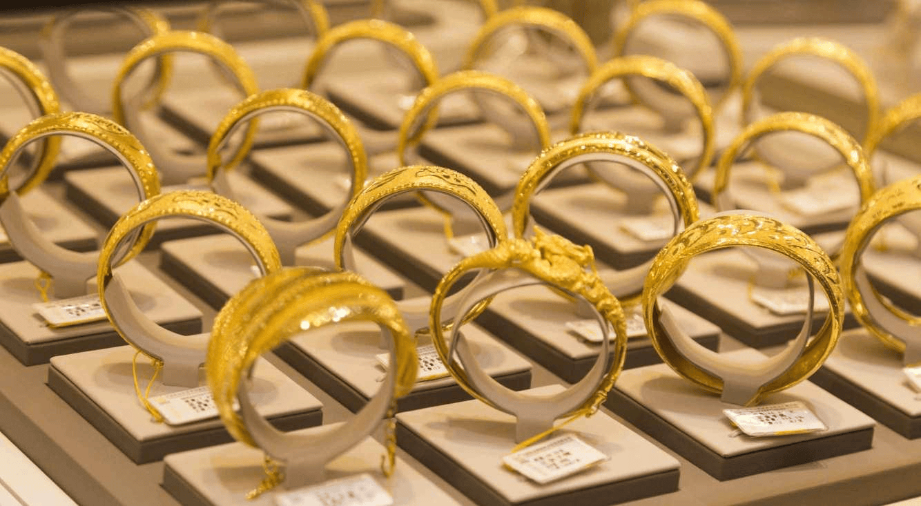 Chow Tai Fook和Old Shop Golds开设一家Qianping商店并出售