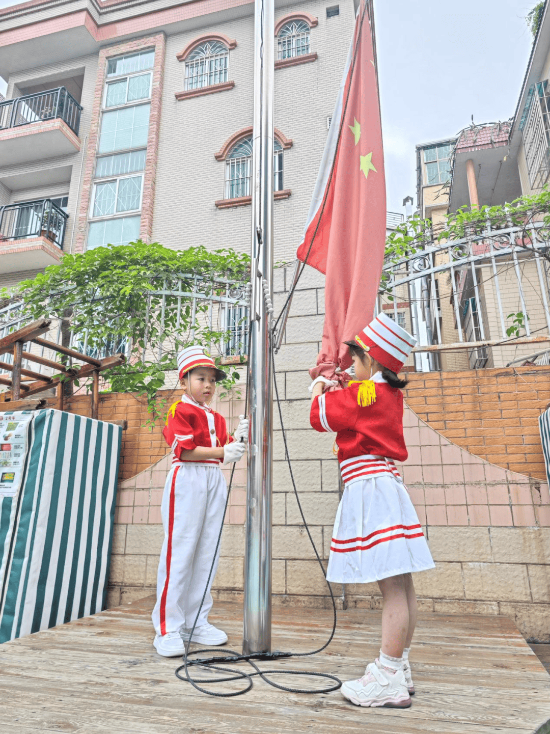 【雅正幼·活动】护旗传承,筑梦远航