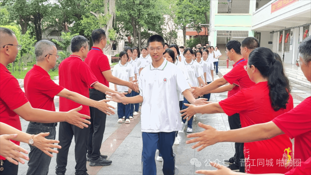 祝福学子蟾宫折桂 金榜题名为侨声中学中考学子送考校领导率全体初三