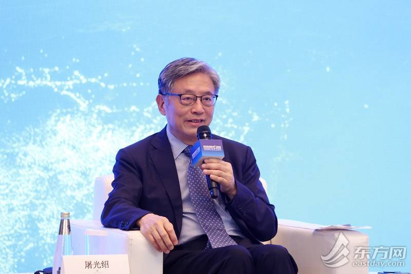 屠光绍：要规范AI在金融领域的应用，全球监管合作很重要