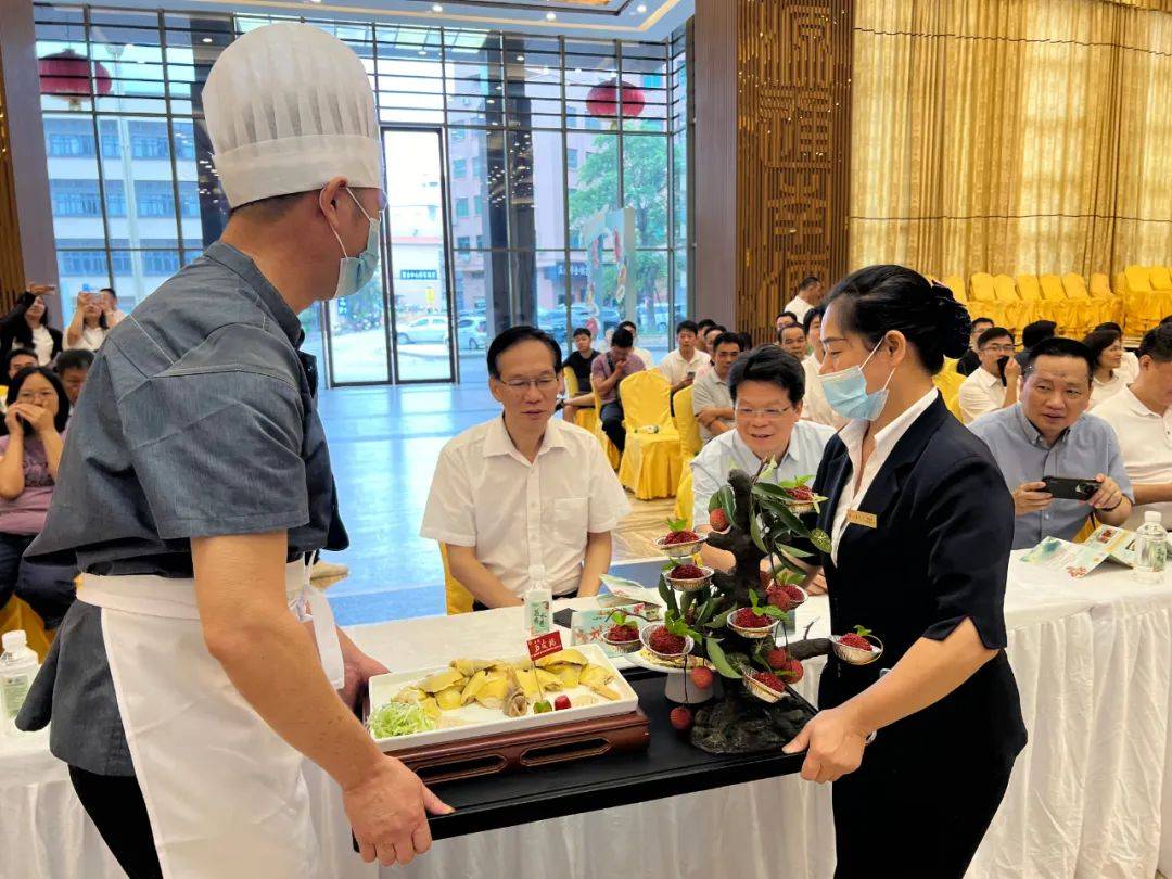 _大朗镇2025年“朗荔飘香粤菜师傅”烹饪技能大赛精彩上演_大朗镇2025年“朗荔飘香粤菜师傅”烹饪技能大赛精彩上演