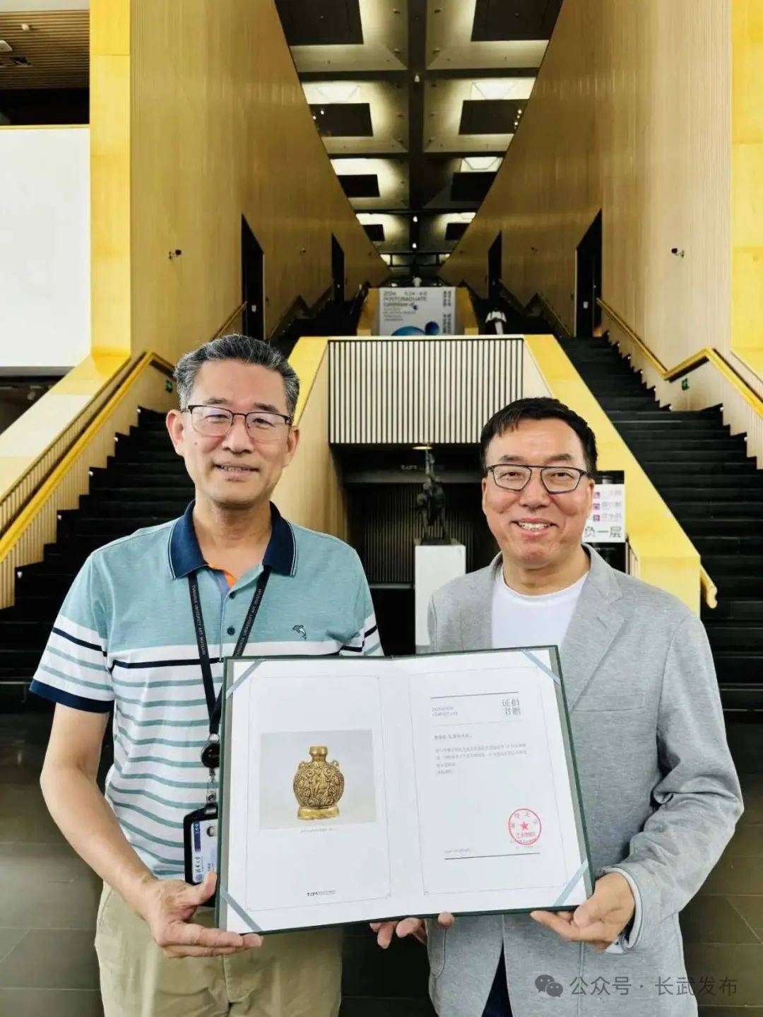 1984年以全县高考第一名的成绩进入清华大学化工系应用化学专业学习