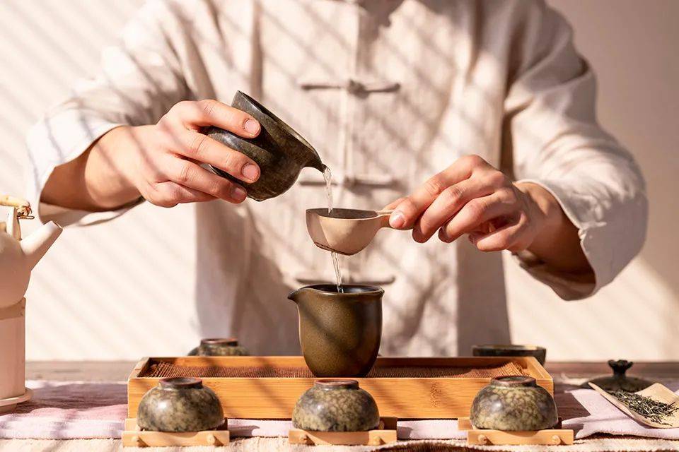 _喝酒谈人生喝茶谈什么_要喝茶就喝茶是什么歌