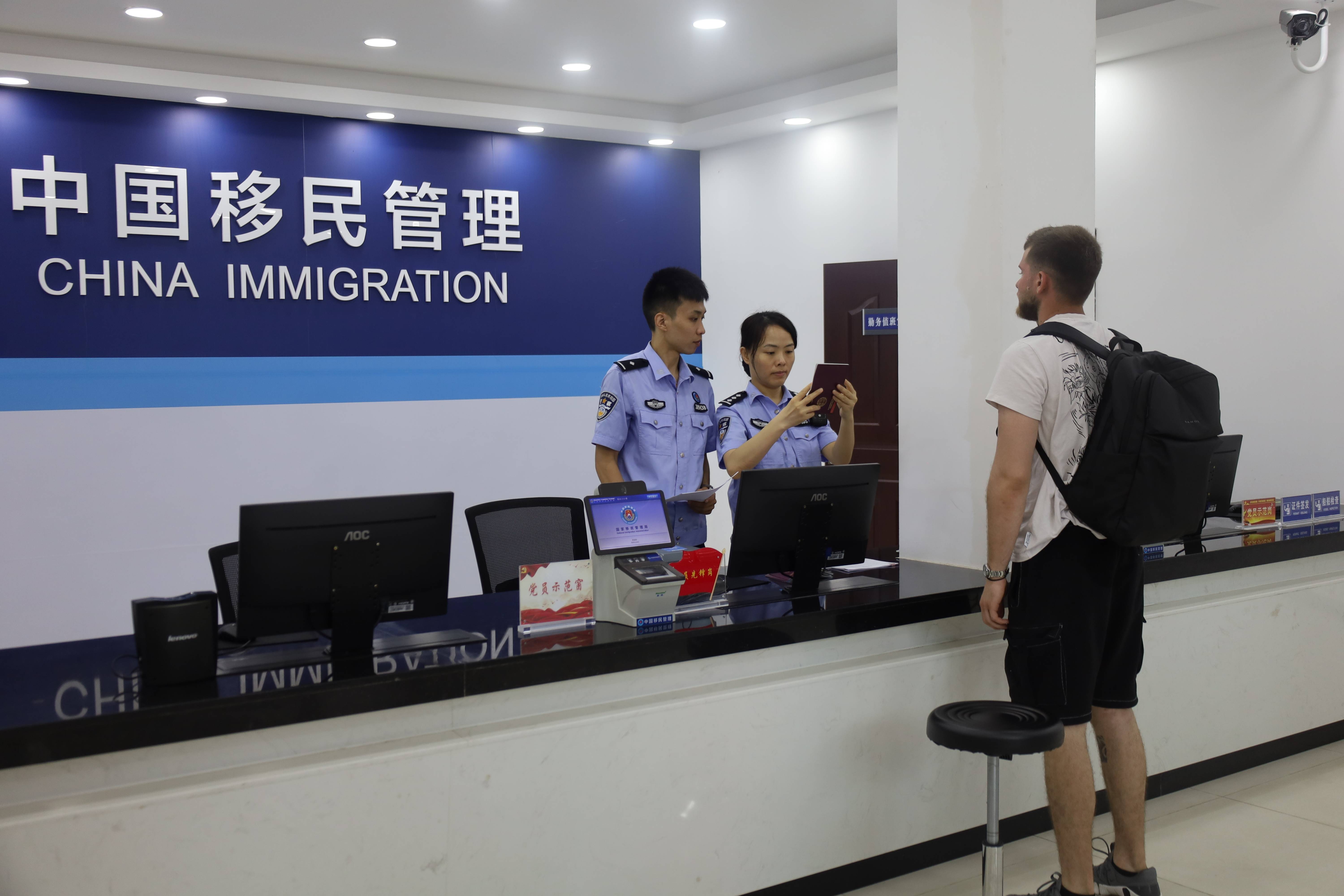 51huangye:“之一次吃，像吃葡萄！”外籍船员在惠州品尝荔枝