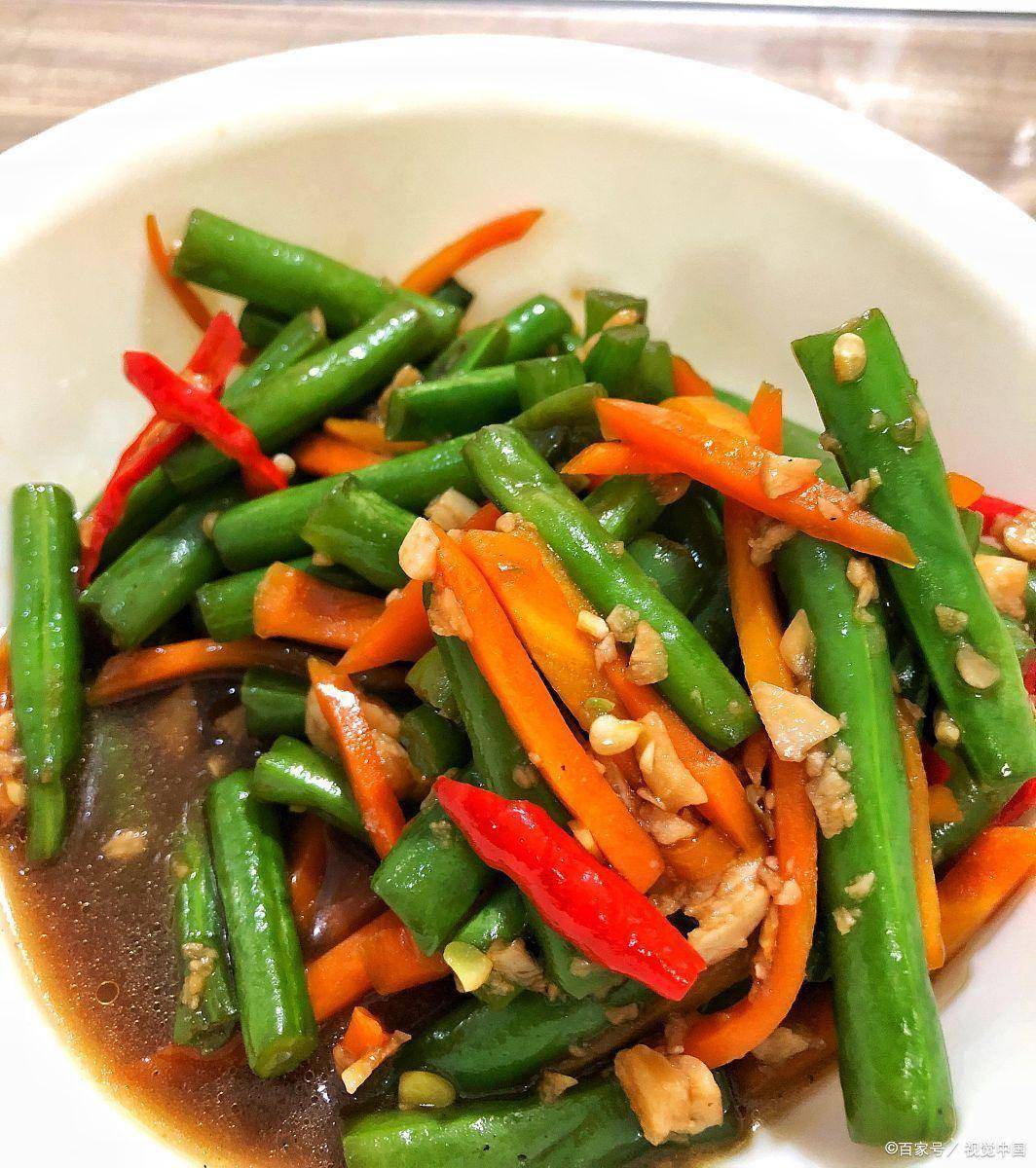 下班回家不知吃啥？试试蒜薹炒肉丝，香到爆