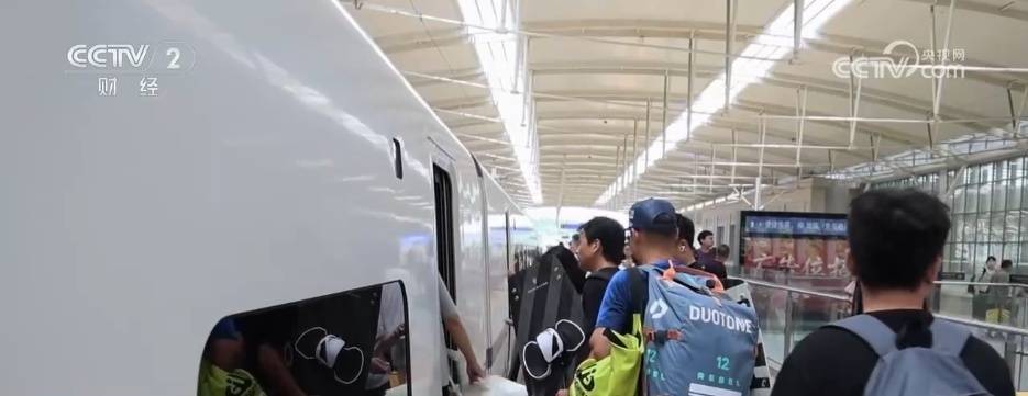 _暑期出行需求旺盛 “旅游+铁路”助“燃”各地文旅市场_暑期出行需求旺盛 “旅游+铁路”助“燃”各地文旅市场
