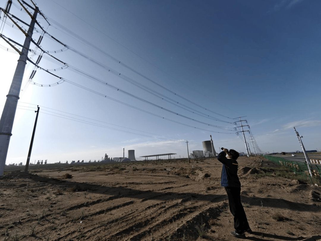 电靓暖城丨银线跨铁路 "电"亮包银新方向